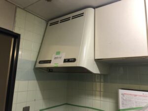 広島キッチン取付け隊　シロッコファンフードの取替　施工前　